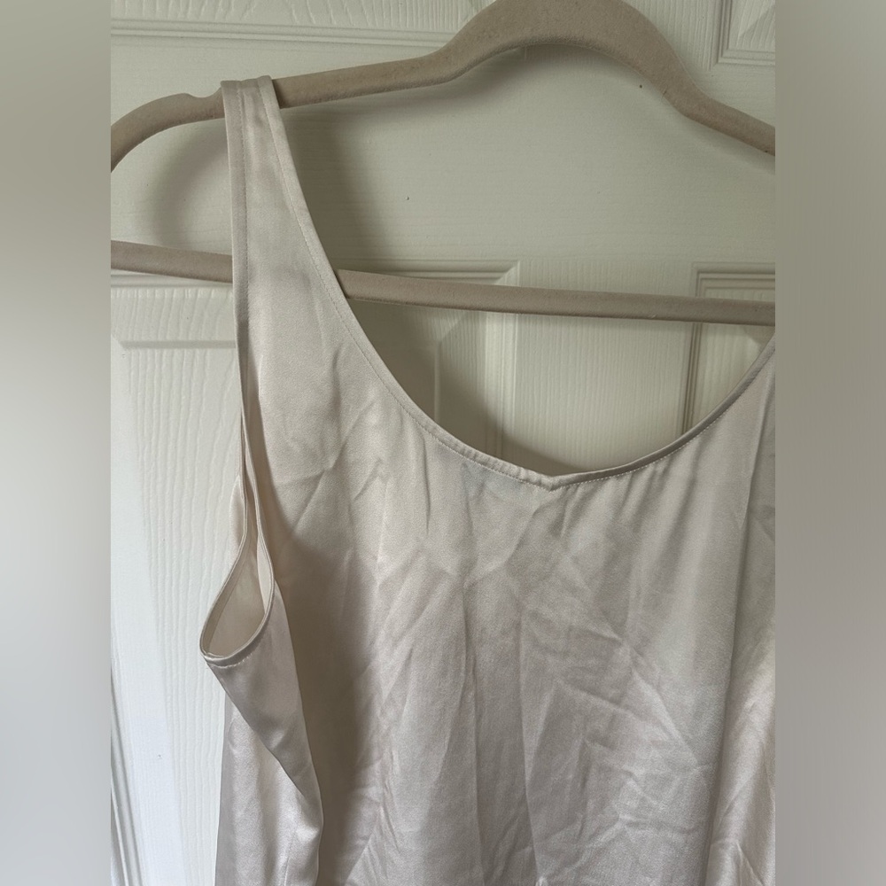 EILEEN FISHER Silk Cream Blouse. - Picture 7 of 8